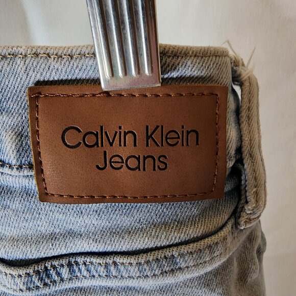 Calvin Klein Jean Shorts Waist 28 – Light Wash High Rise Distressed Look - Picture 6 of 8